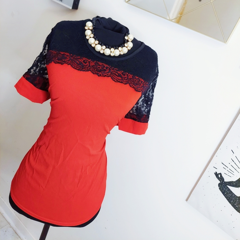 Red lace short-sleeved shirt